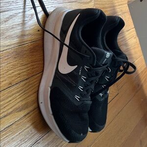 Nike Women's Black and White Athletic Shoes